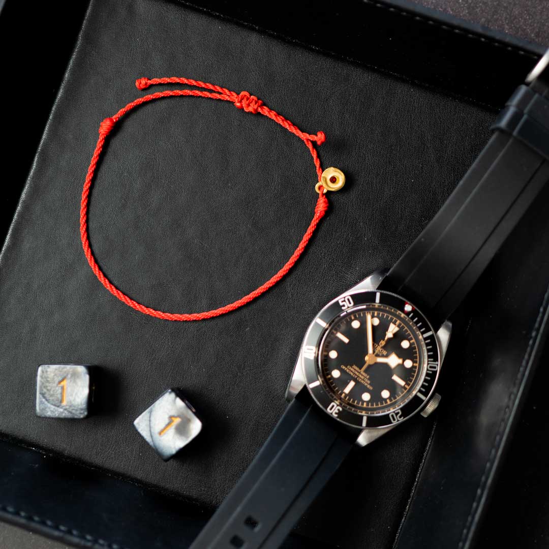 Glücks Rotes Twisted Armband - 14K vergoldeten Anhänger mit Roter Granat Stein