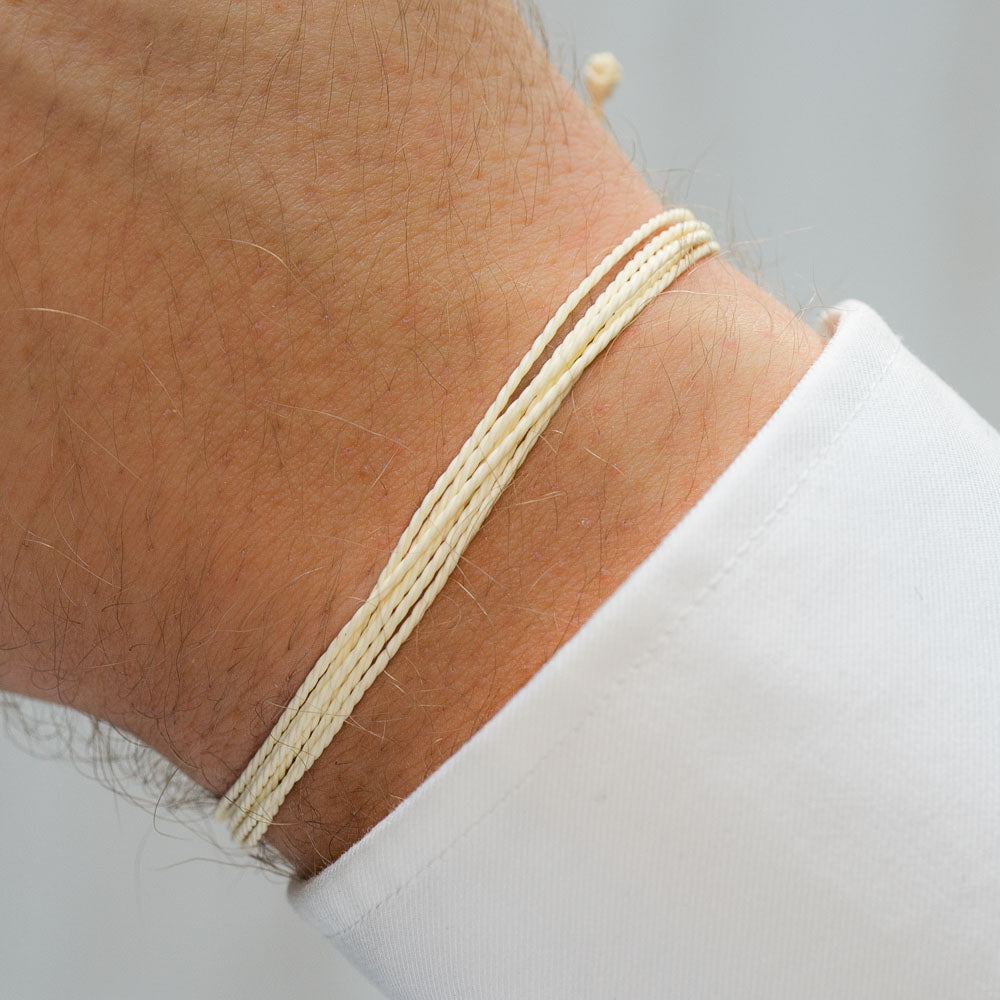 White deals string bracelet